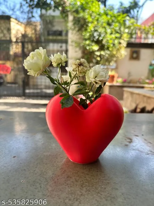 Plastic_Red_Heart_Vase