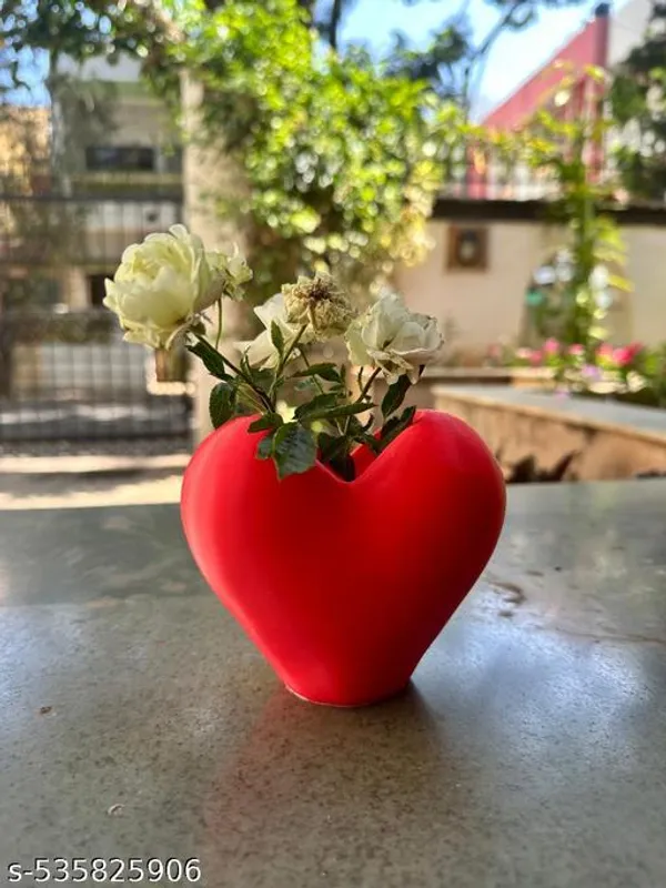 Plastic_Red_Heart_Vase