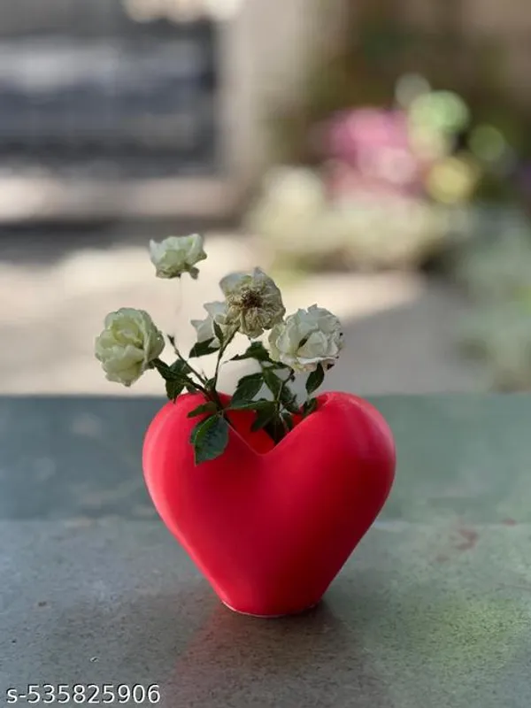 Plastic_Red_Heart_Vase