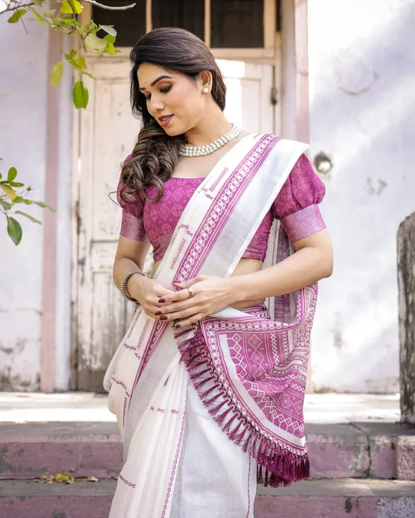 White_Printed_Ethnic_Saree_For_Women
