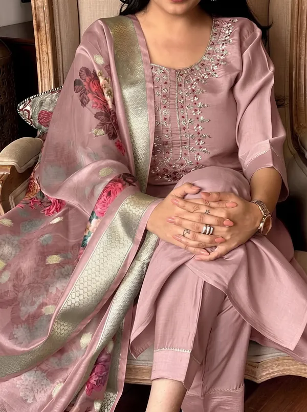 Soft_Blush_Pink_Embroidered_3-Piece_Suit_Set_with_Floral_Dupatta