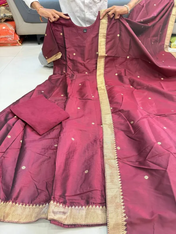 Women's_Banarasi_Silk_Jacquard_Weaving_3-Piece_Suit_Set