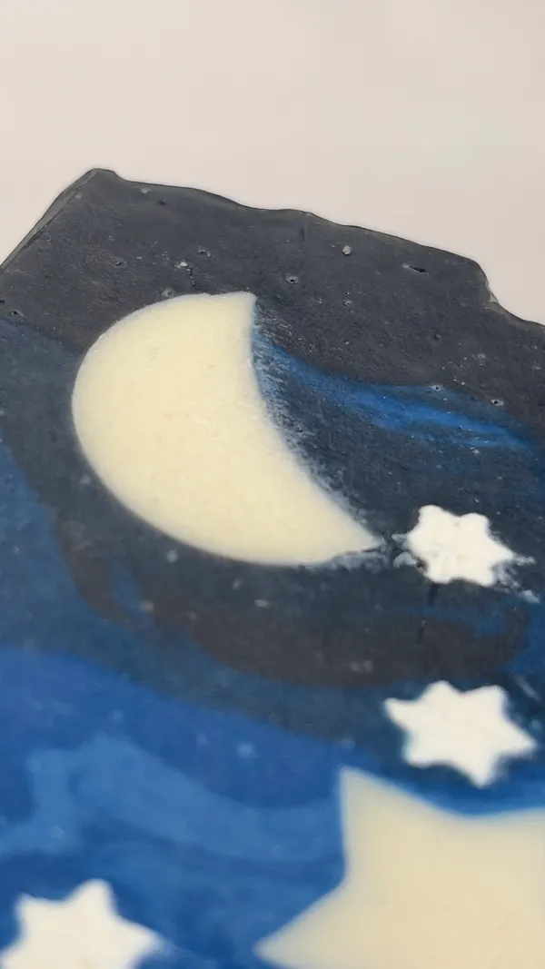 Nire_Starry_Night_Inspired_by_the_calm_beauty_of_a_starlit_sky,_crafted_to_bring_peace_to_your_bathing_ritual