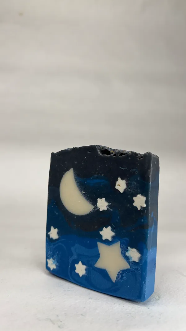 Nire_Starry_Night_Inspired_by_the_calm_beauty_of_a_starlit_sky,_crafted_to_bring_peace_to_your_bathing_ritual