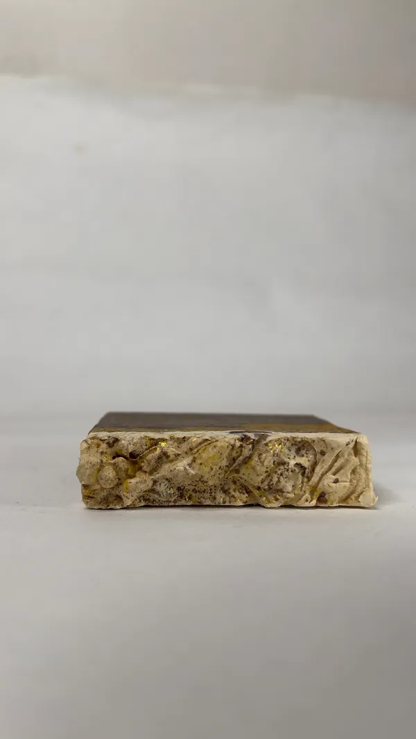 Nire_Nikhaar_Multani_Mitti,_Kijic_Acid_Anti_Tan_Soap