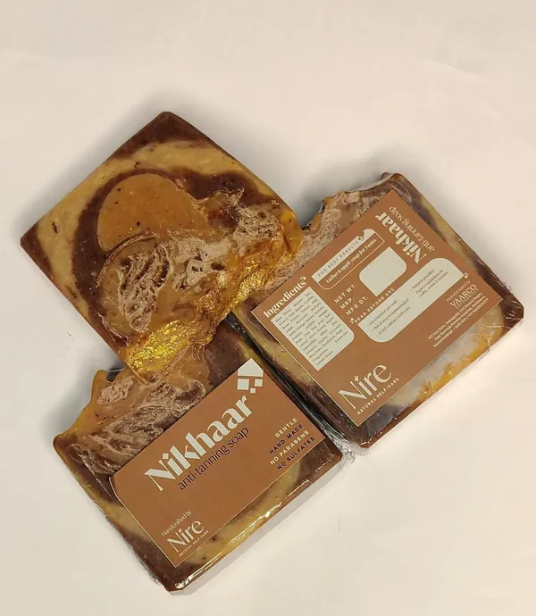 Nire_Nikhaar_:_Multani_Mitti_Kojic_Acid_Anti_Tan_Soap_/_Nire_Malmal_:_Saffron_Sandalwood_for_Fine_lines_n_Aging_Soap__(Pack_Of_2_)