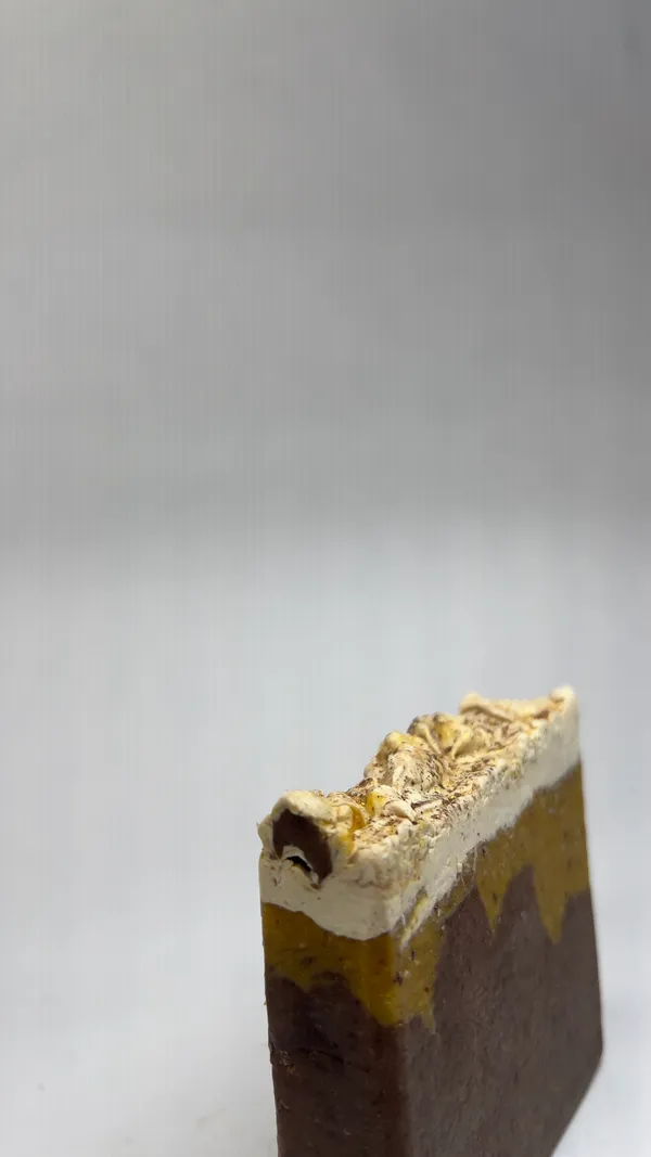Nire_Nikhaar_Multani_Mitti,_Kijic_Acid_Anti_Tan_Soap