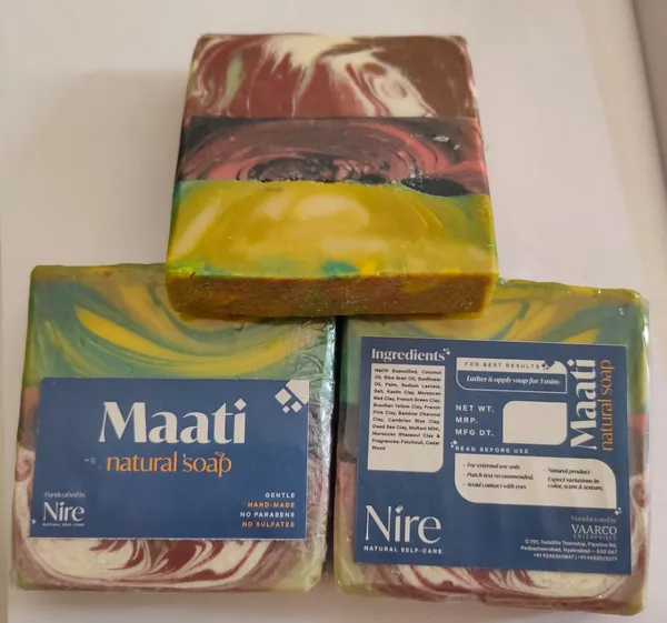 Nire_Malmal_:_Saffron_Sandalwood_for_Fine_lines_n_Aging_Soap_/_Nire_Maati_:_10_Clay_Patchouli_Cedarwood_Soap_(Pack_Of_2_)