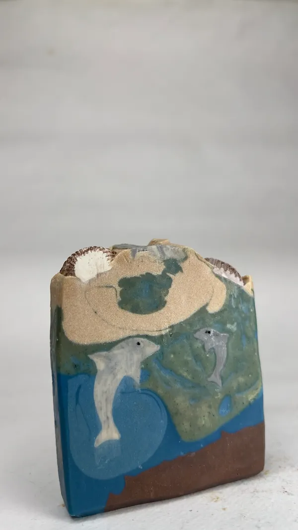 Nire_Lehrein_Inspired_by_the_rhythm_of_ocean_waves_and_the_joyful_spirit_of_dolphins,_crafted_to_refresh_both_skin_and_soul