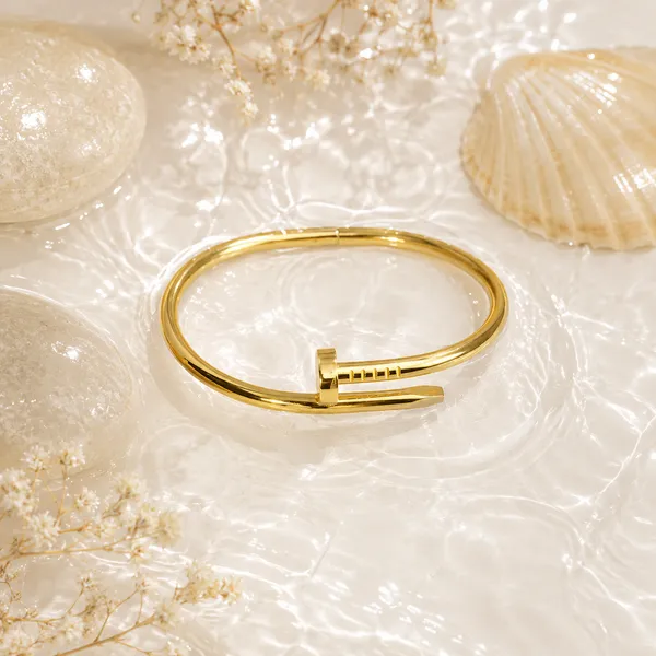 Gold_Plated_Nail_Design_Bracelet_For_Women