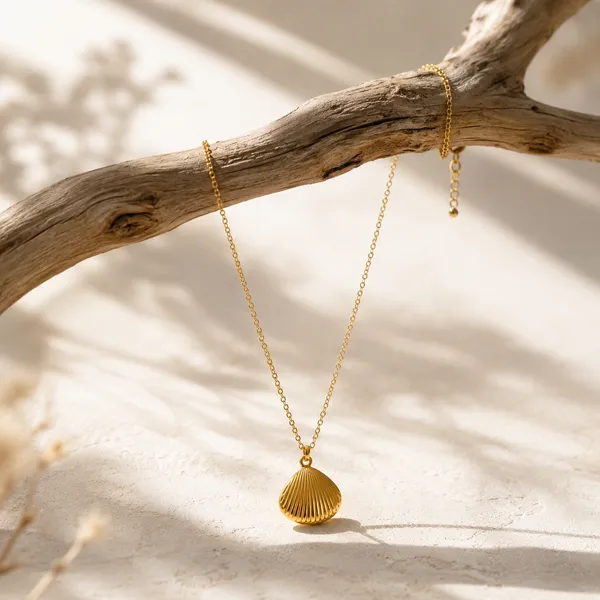Gold_Stainless_Steel_Shell_Pendant_Necklace_For_Women