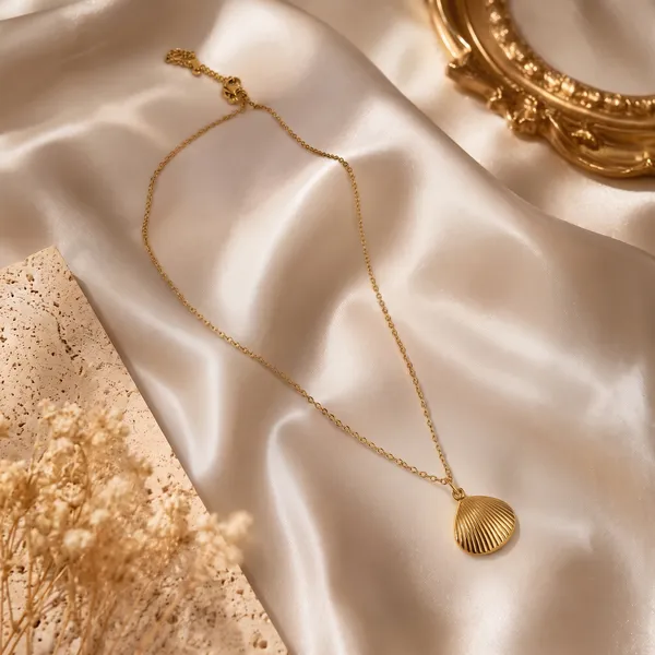 Gold_Stainless_Steel_Shell_Pendant_Necklace_For_Women