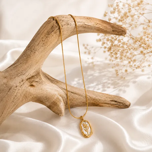 Gold_Stainless_Steel_Leaf_Motif_Pendant_Chain_Necklace_For_Women