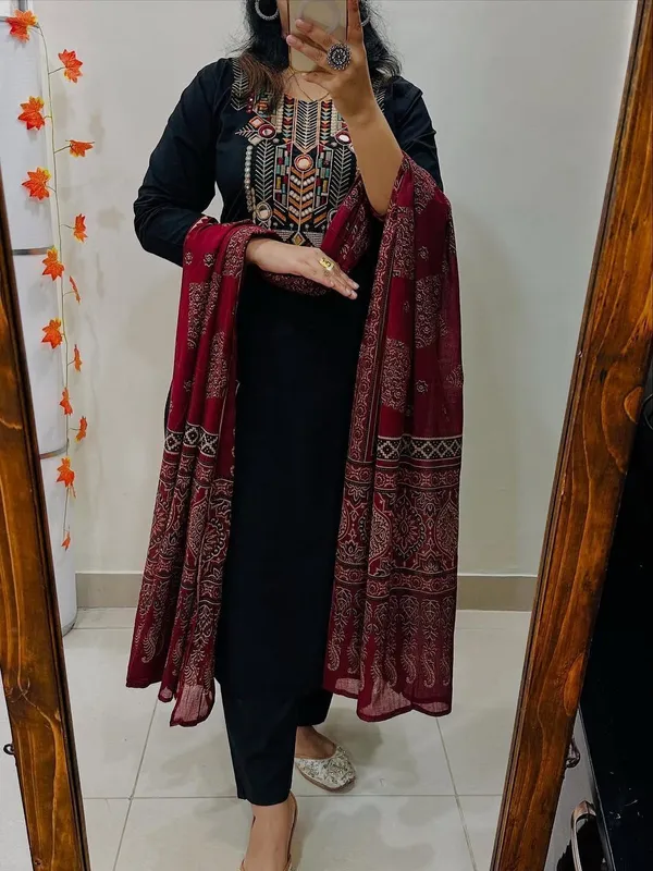 Deal_Shpere_Women_Kurti_Pant_Dupatta_Set
