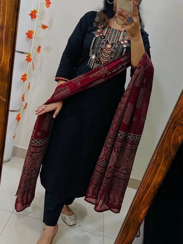Deal_Shpere_Women_Kurti_Pant_Dupatta_Set