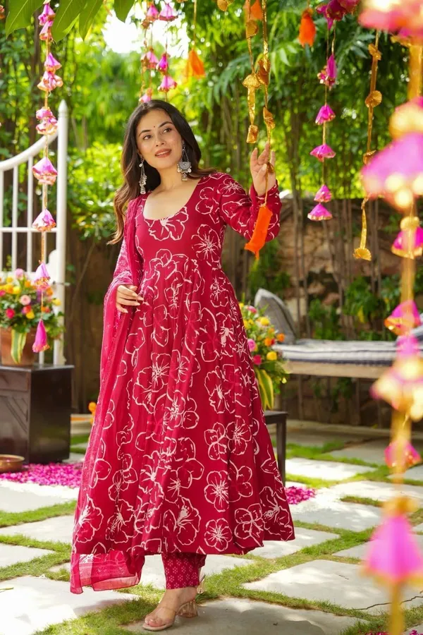 Deal_Shpere_Women_Kurti_Pant_Dupatta_Set