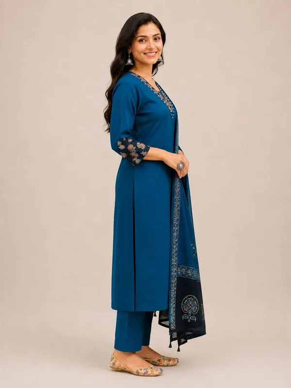 Dealshpere_Floral_Print,_Solid_Kurta,_Palazzo_And_Dupatta_Set