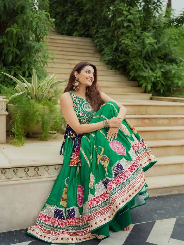 Green_Heavy_Muslin_Cotton_Lehenga_Choli_For_Women