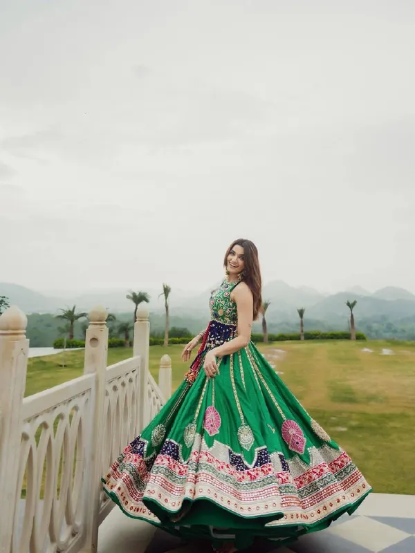 Green_Heavy_Muslin_Cotton_Lehenga_Choli_For_Women