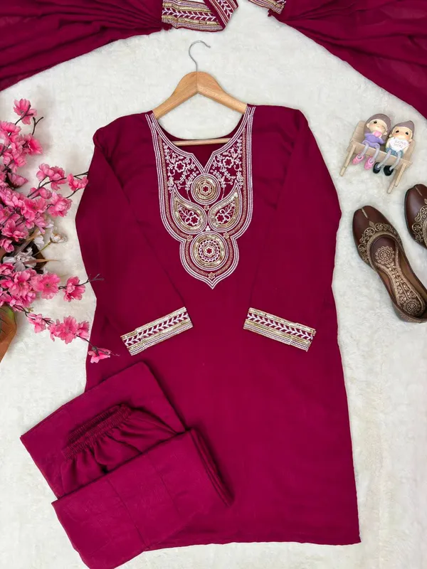 Maroon_Vichitra_Silk_Kurta_Set_For_Women