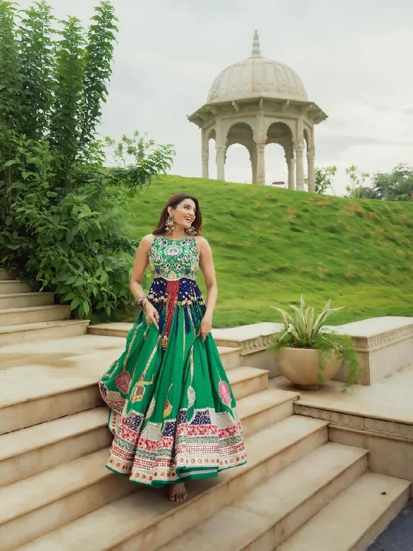 Green_Heavy_Muslin_Cotton_Lehenga_Choli_For_Women