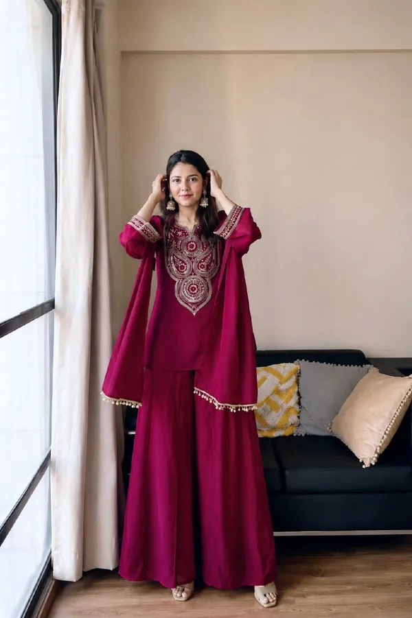 Maroon_Vichitra_Silk_Kurta_Set_For_Women