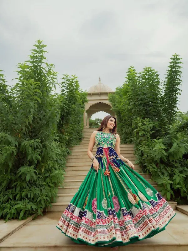 Green_Heavy_Muslin_Cotton_Lehenga_Choli_For_Women