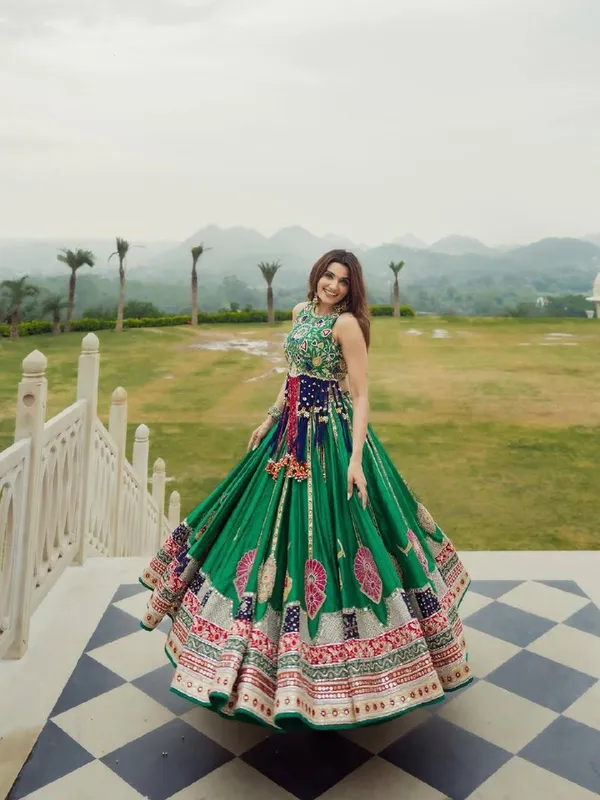Green_Heavy_Muslin_Cotton_Lehenga_Choli_For_Women
