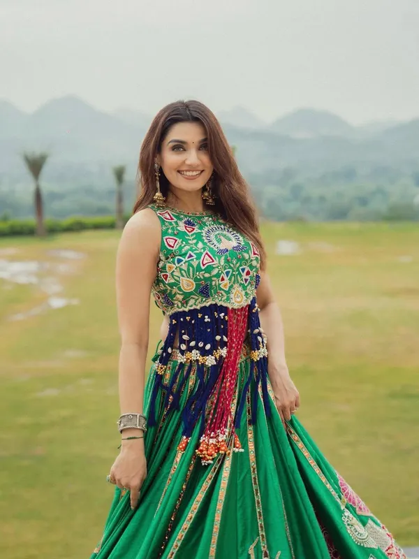 Green_Heavy_Muslin_Cotton_Lehenga_Choli_For_Women