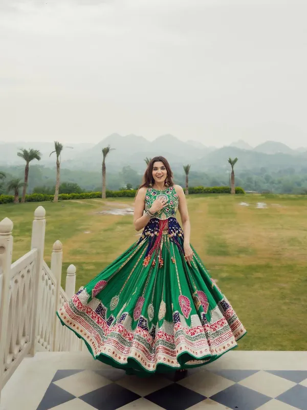 Green_Heavy_Muslin_Cotton_Lehenga_Choli_For_Women