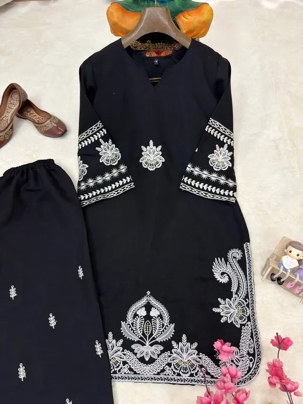 Black_Roman_Dell_Silk_Kurta_Set_For_Women