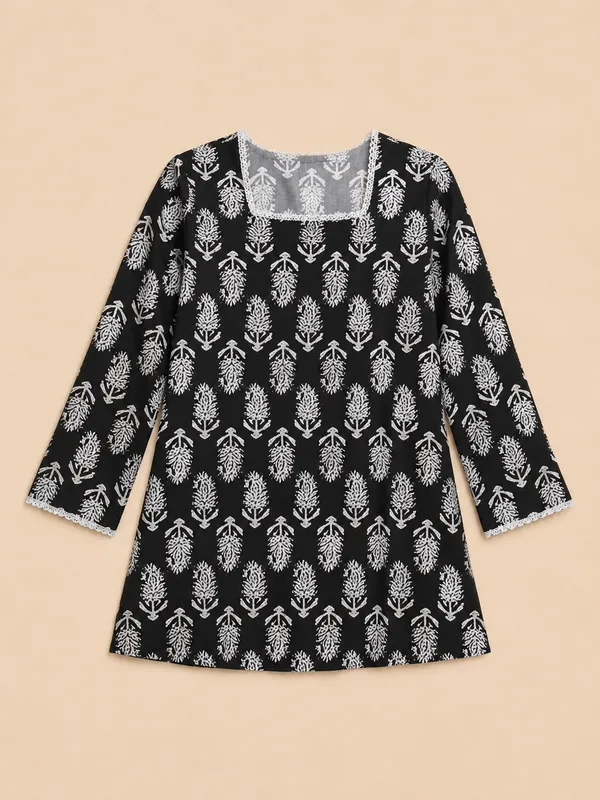 Women_Ladies_Black_Cotton_Printed_Fancy_Straight_Short_Kurti_Tunic,_Square_Neck_Full_Sleeve_Top