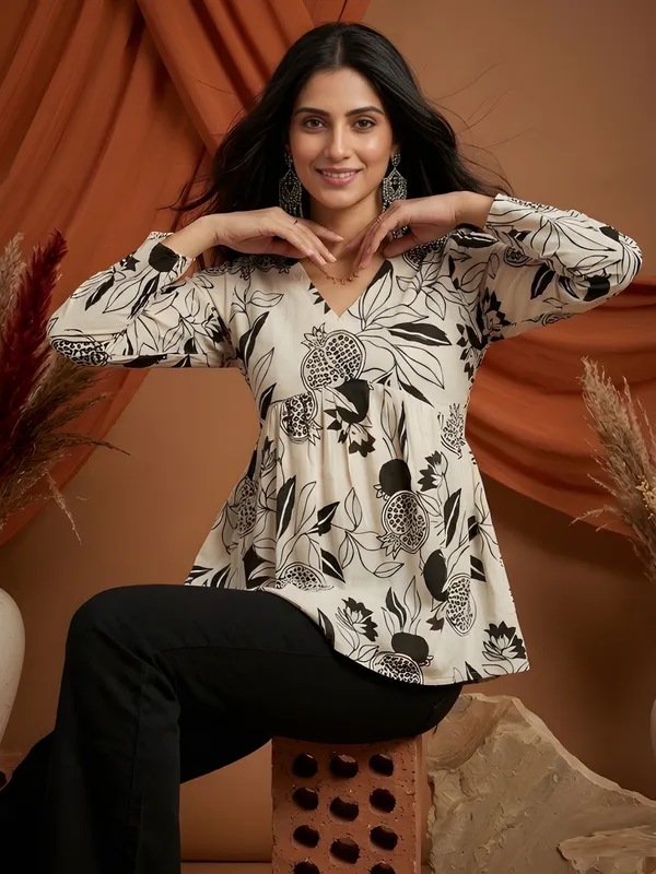 Women_Ladies_White_Black_Cotton_Printed_Fancy_Flared_Short_Kurti_Tunic,_V-Neck_Full_Sleeve_Top