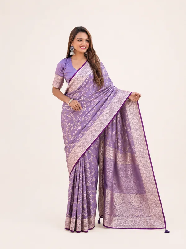 Women_Ladies_Lavender_Purple_Soft_Lichi_Silk_Saree_with_Rich_Pallu_and_Jacquard_Work,_Running_Blouse_Piece
