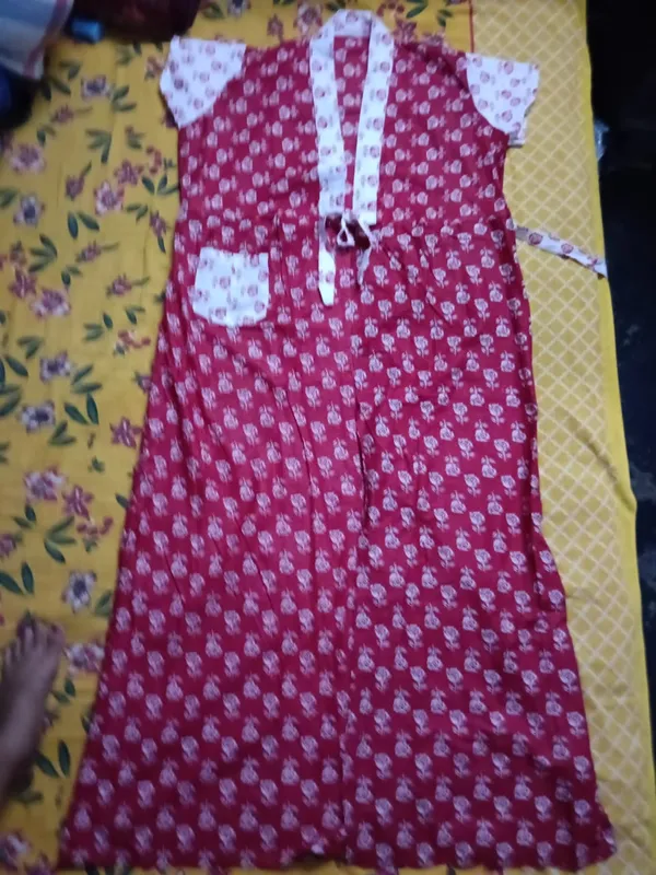 Maroon_Cotton_Relaxed_Fit_Floral_Print_Nighty_Gown_For_Women