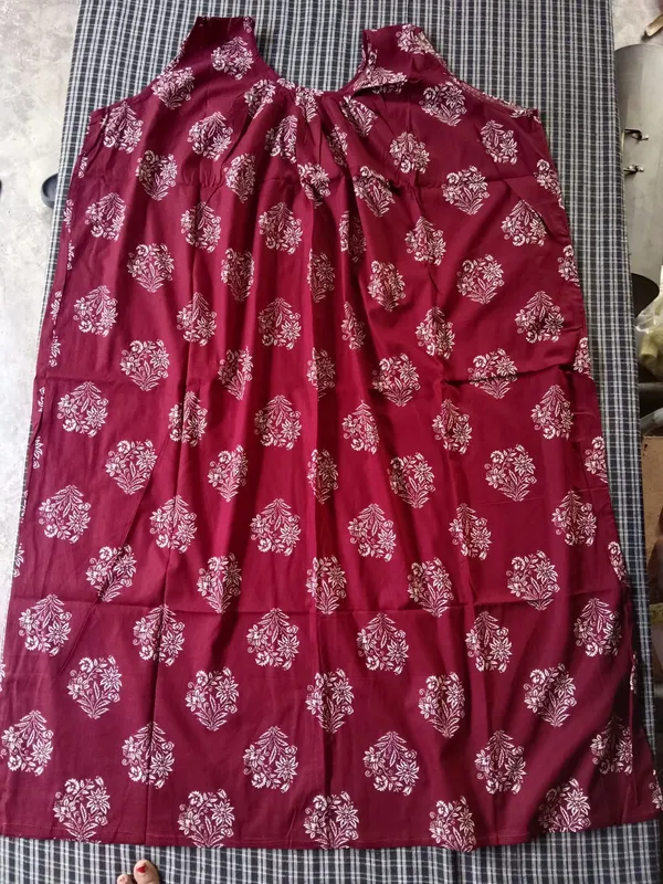 Maroon_Cotton_Sleeveless_Floral_Block_Print_Nighty_For_Women