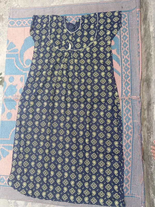 Navy_Blue_Cotton_Paisley_Print_Sleepwear_Nighty_For_Women