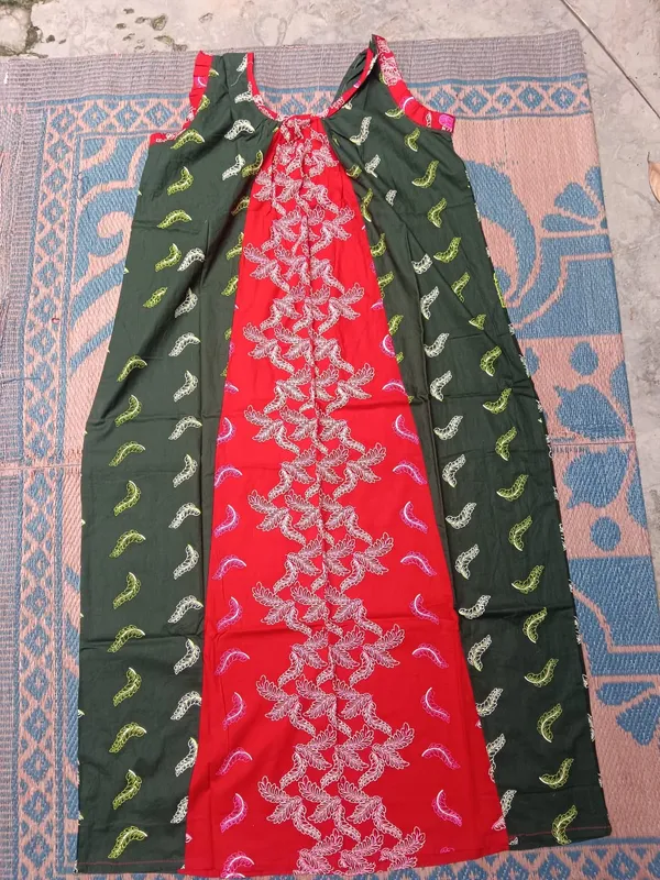 Green_Red_Cotton_Paisley_Print_Sleeveless_Nighty_For_Women
