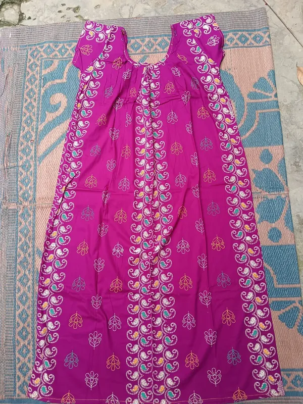 Magenta_Cotton_Paisley_Print_Sleeveless_Nighty_For_Women
