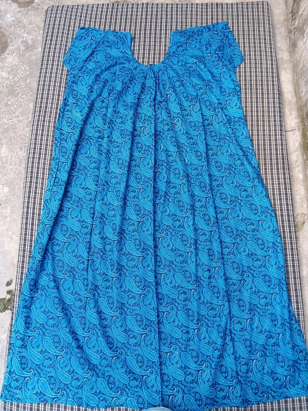 Blue_Cotton_Paisley_Print_Sleeveless_Nighty_For_Women