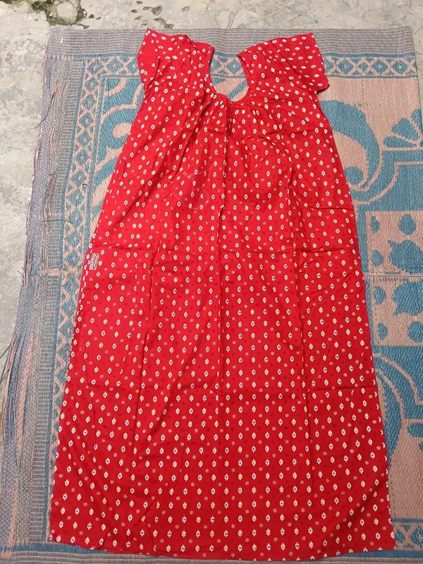 Red_Cotton_Relaxed_Sleeveless_Nighty_For_Women