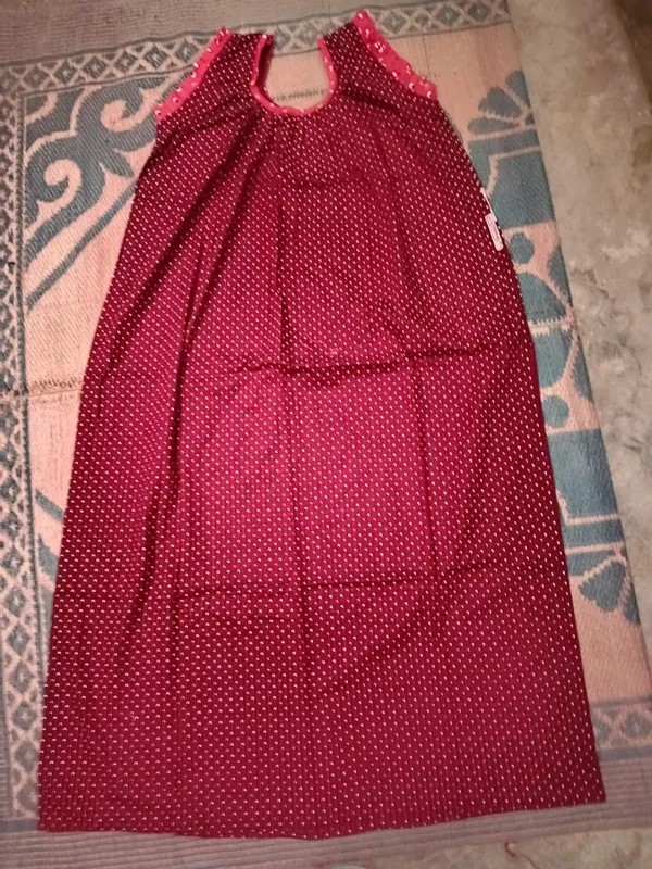 Maroon_Cotton_Polka_Dot_Print_Sleeveless_Nighty_For_Women