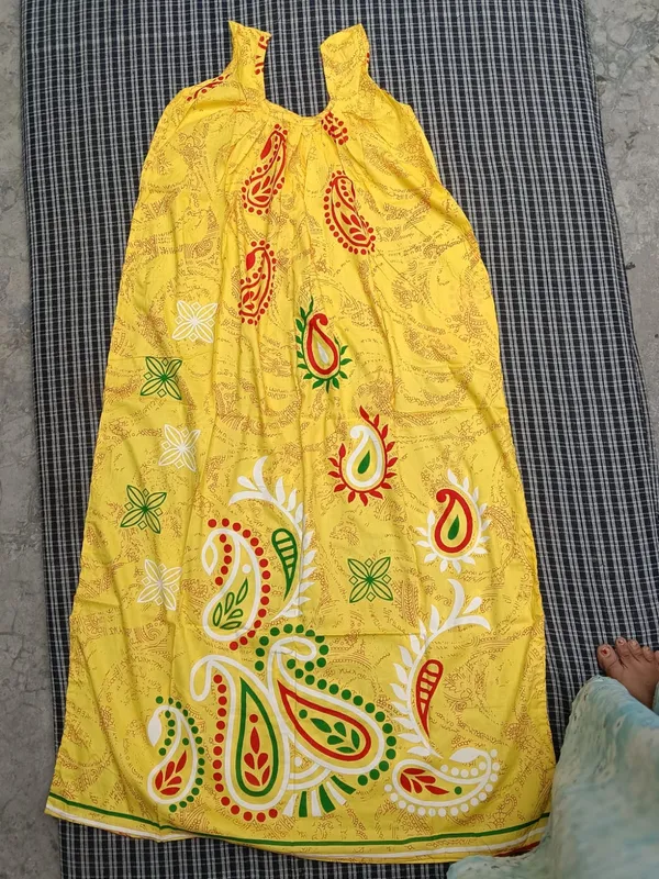 Yellow_Cotton_Sleeveless_Paisley_Print_Nighty_For_Women