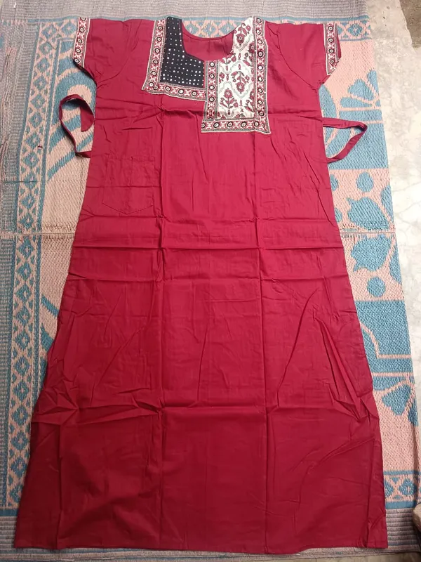 Maroon_Cotton_Straight_Embroidered_Kurta_For_Women