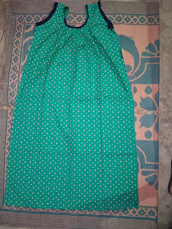 Green_Cotton_Sleeveless_Floral_Dot_Print_Nighty_For_Women