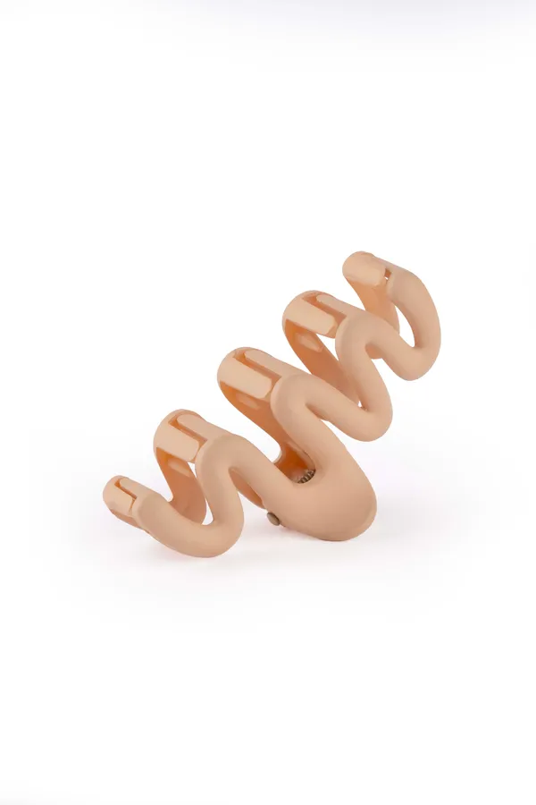 Wavy_Claw_Medium_Nude_Beige_Claw_Clip