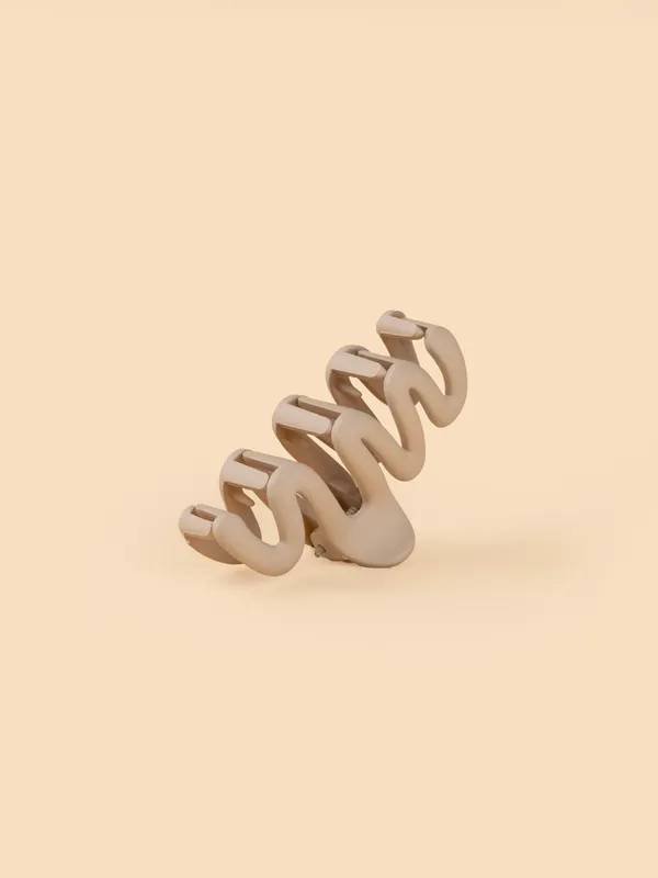 Wavy_Claw_Medium_Nude_Beige_Claw_Clip