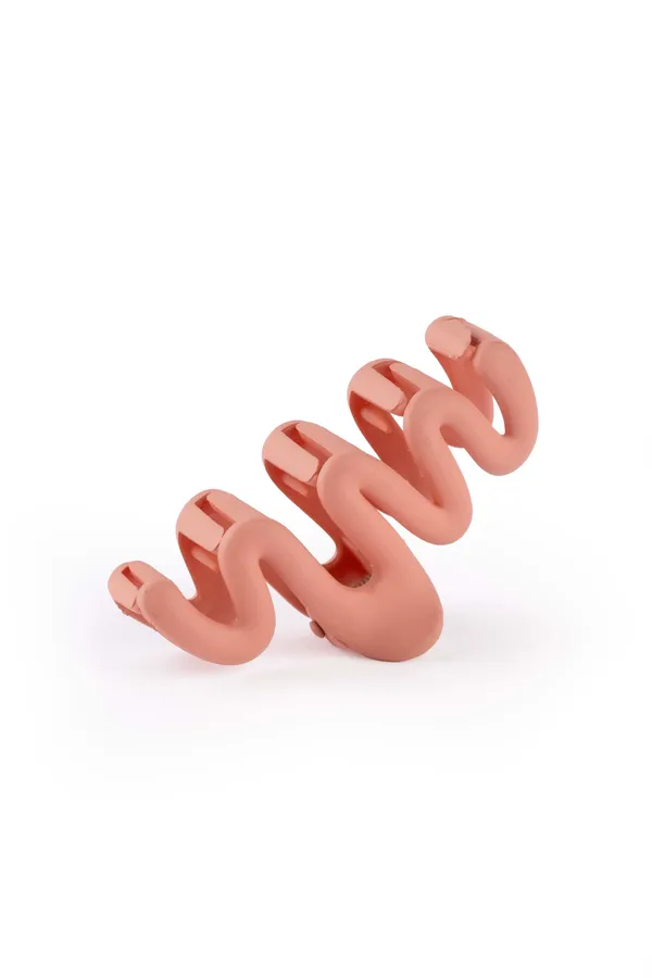 Wavy_Claw_Medium_Peachy_Coral_Single_Claw_Clip