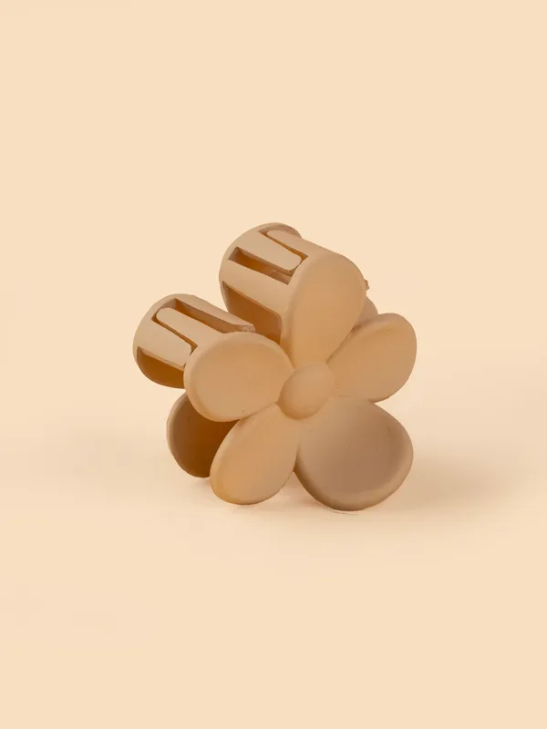 Matte_Daisy_Claw_Small_Buttercream_Yellow_Single_Claw_Clip