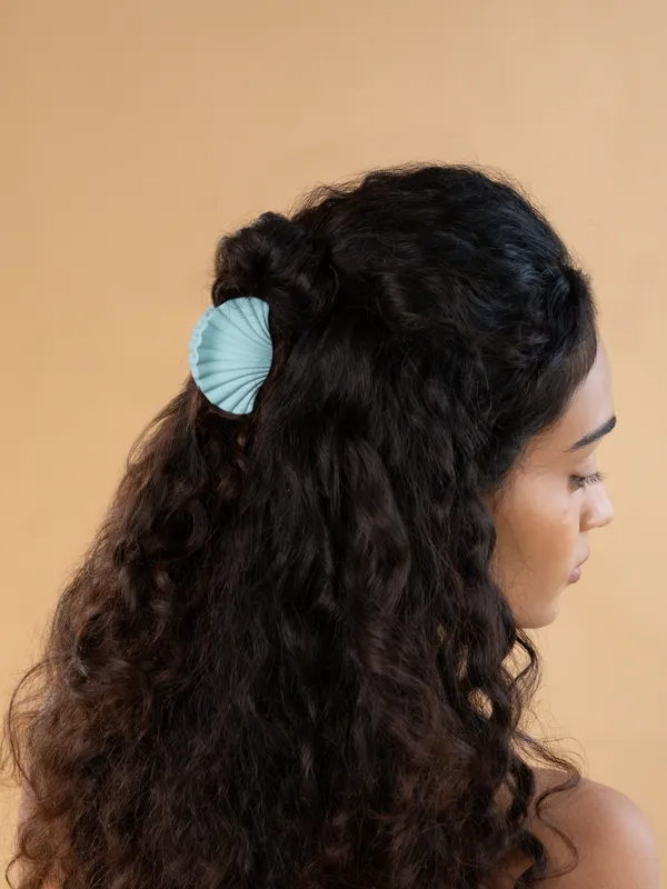 Matte_Shell_Claw_Medium_Navy_Blue_Single_Claw_Clip